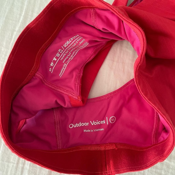 OUTDOOR VOICES cross back sports bra in red. Size XS - Picture 3 of 4